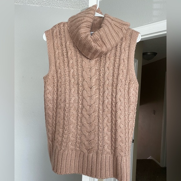 525 Cable Vest in Portabella - Picture 2 of 7